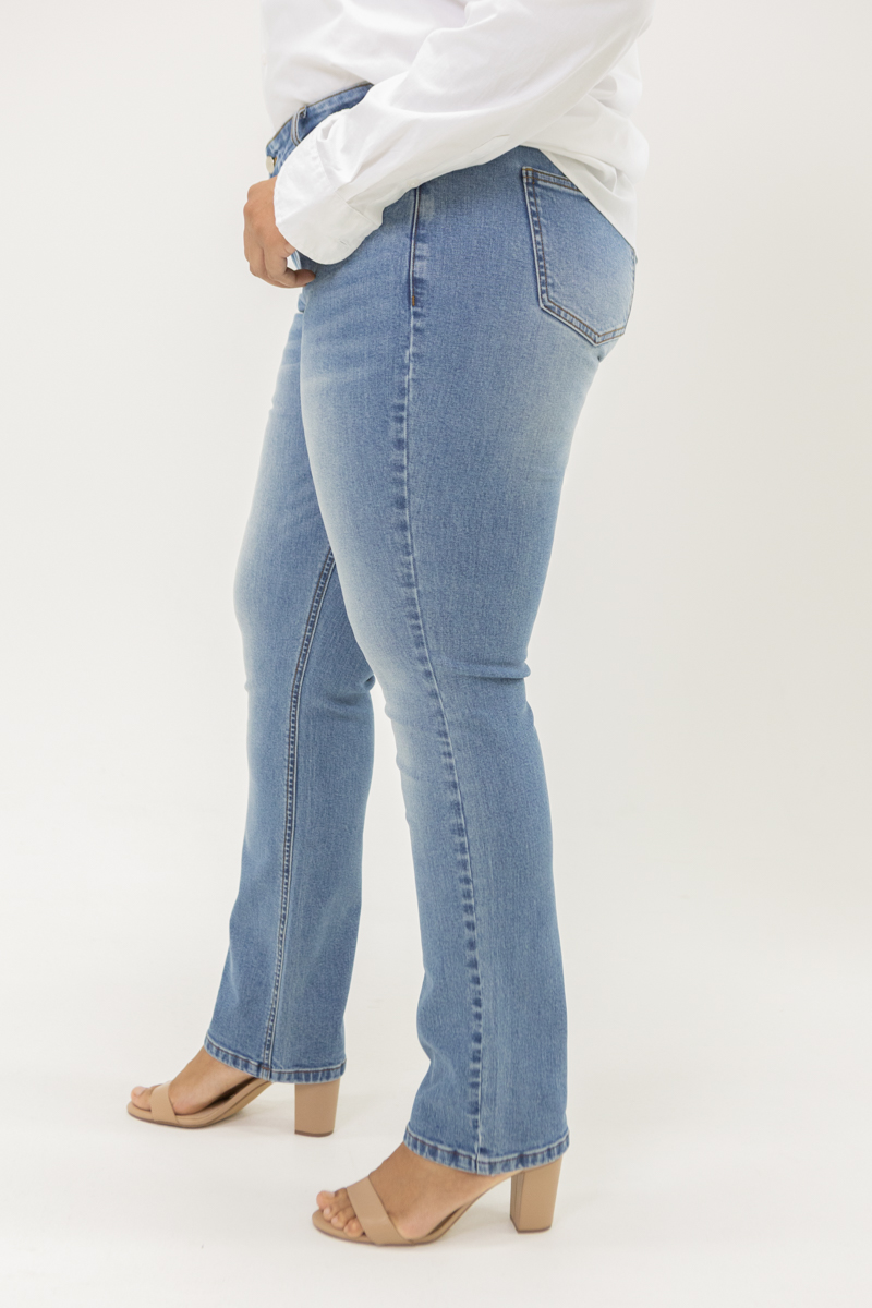The Nani mid-rise jean in light wash