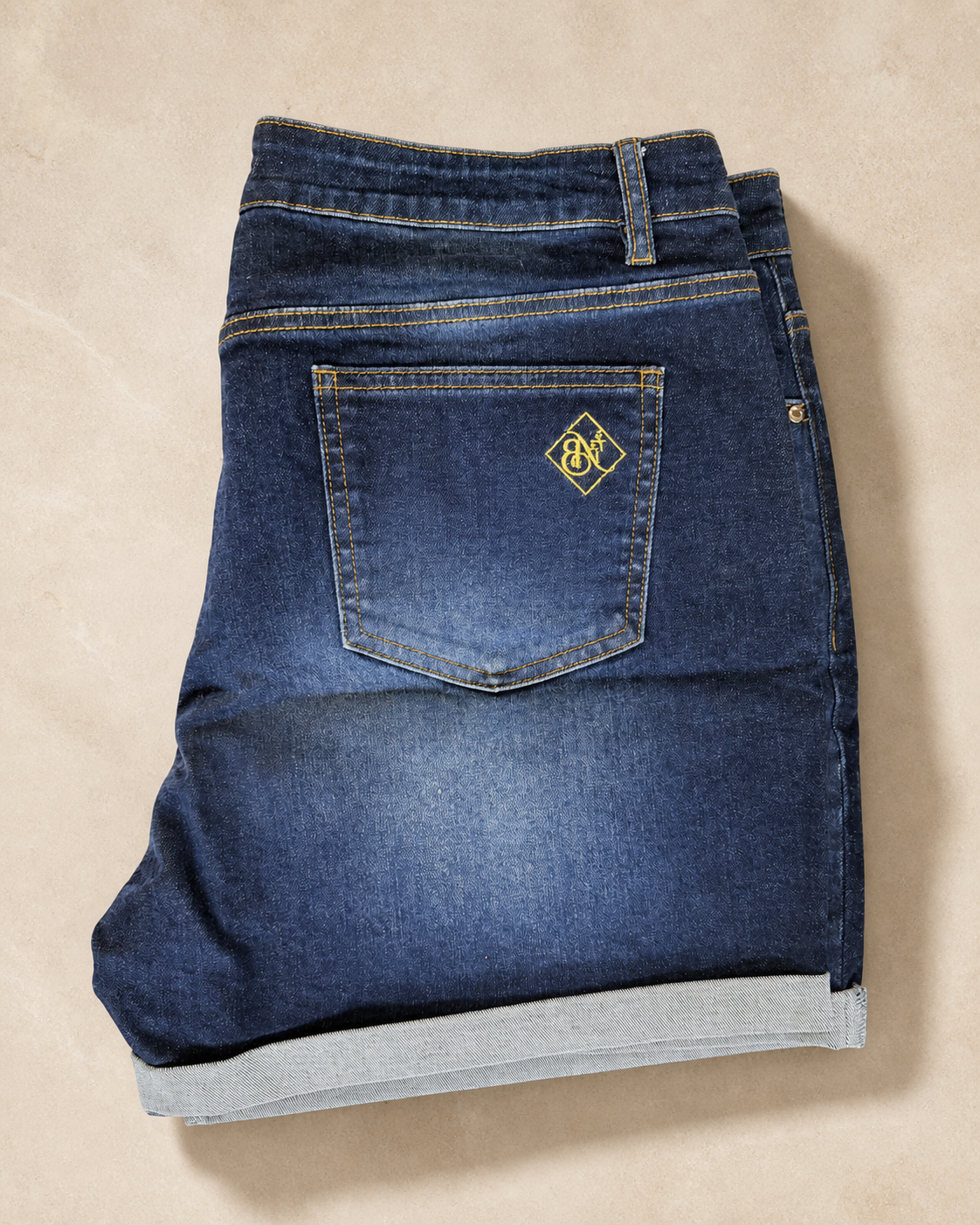 Cadeau medium wash shorts, pocket detail
